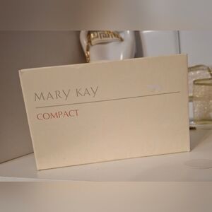 Mary Kay Pink Refillable Mirrored Compact New In Box